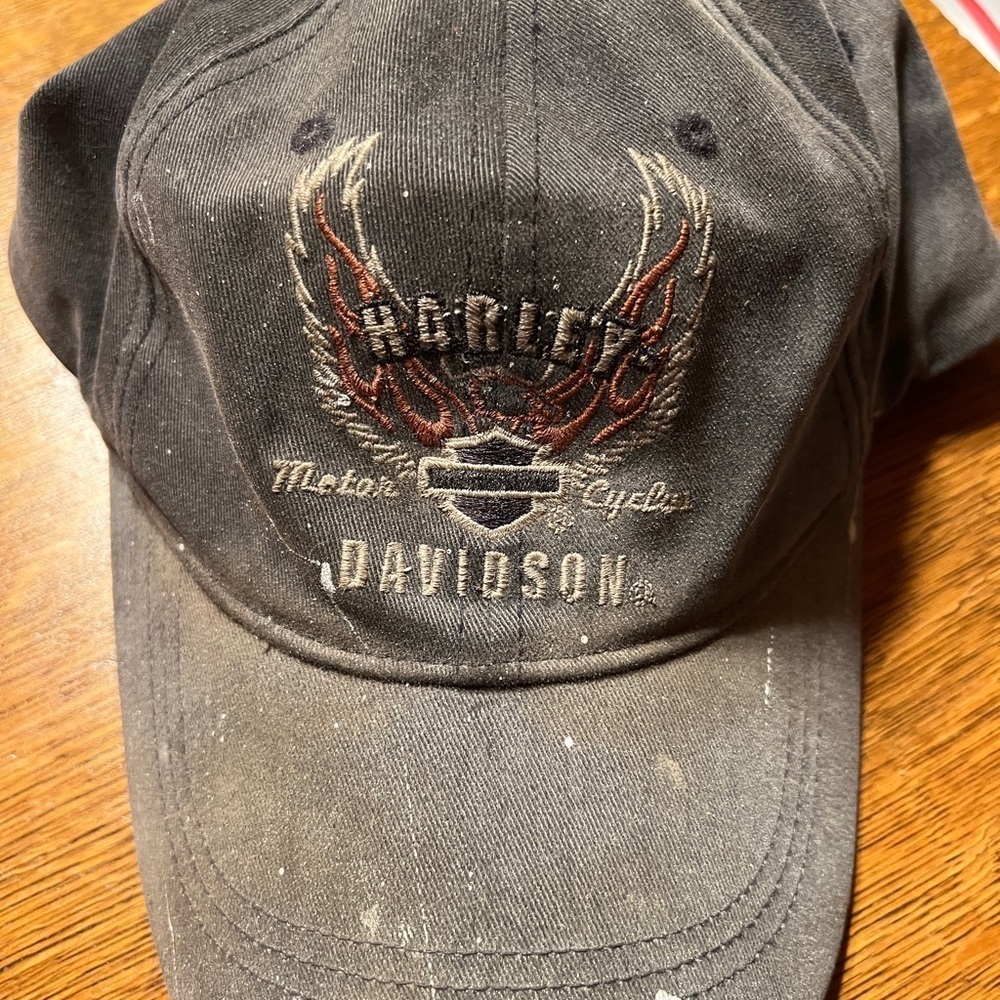 HARLEY DAVIDSON Cap With CHARACTER!  Vintage cap with stretch headband. Size S/M